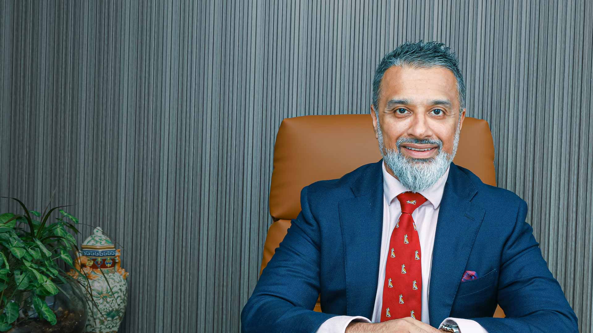 Dr Faisal Salim-Plastic Surgeon in Dubai